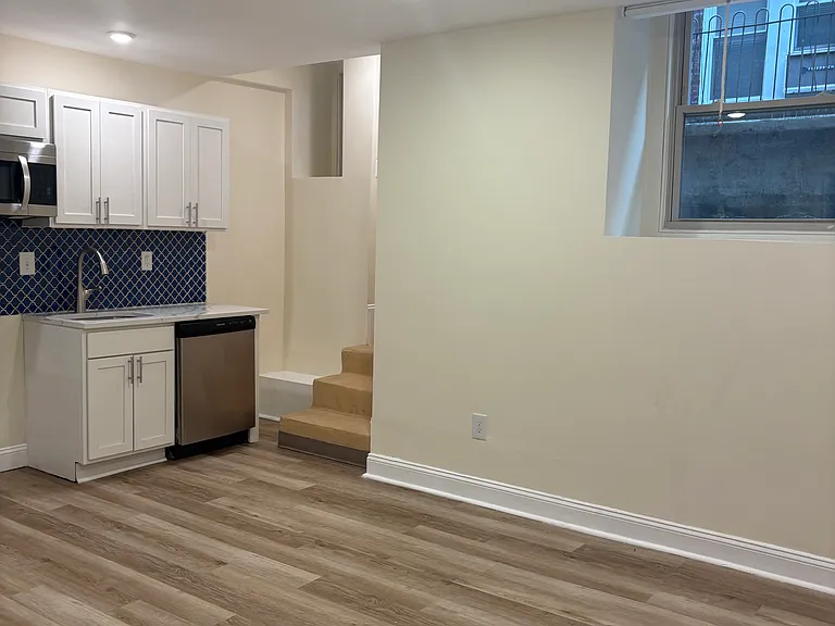 Alexandria Apartments — Photo 34