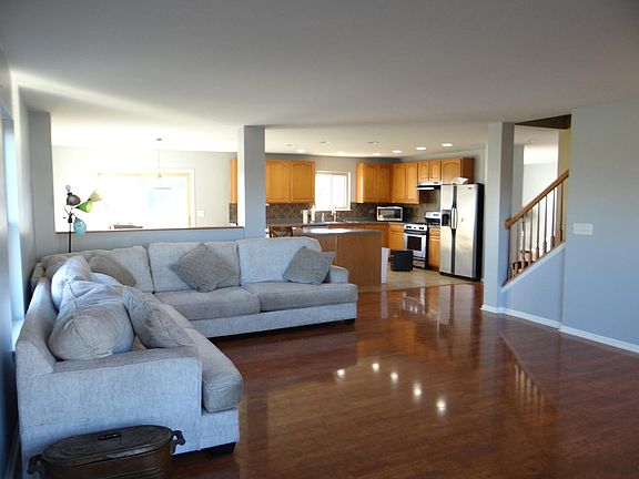 3rd image of 615 E Battista Dr