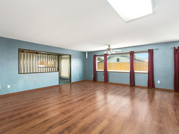 5th image of 595 Douglas St