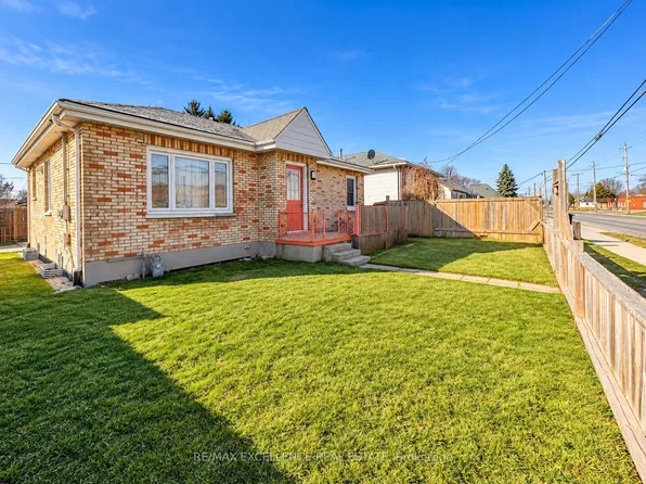 1227 Trafalgar St, London, ON N5Z 1H6