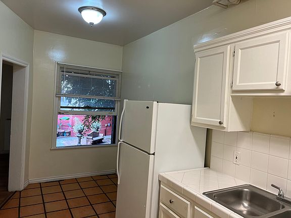3rd image of 832 S Oxford Ave #P100