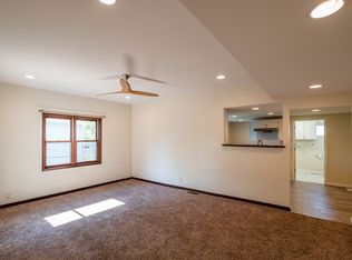 966 11th St, Marion, IA 52302