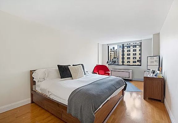 5th image of 275 W 96th St APT 12A