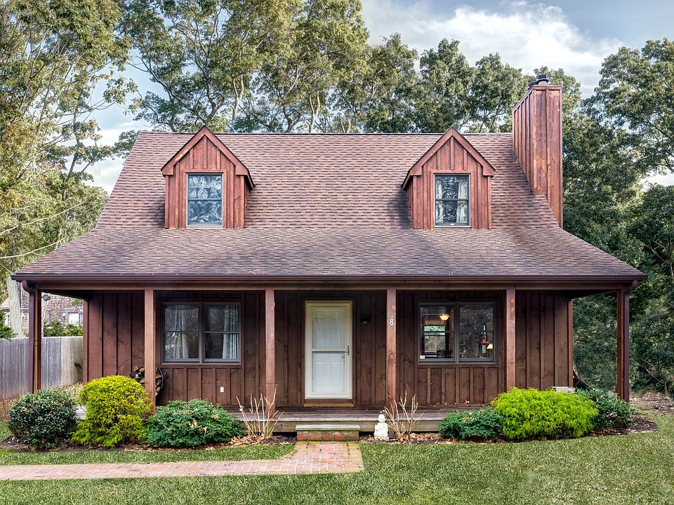 1st image of 8 Cedar Dr