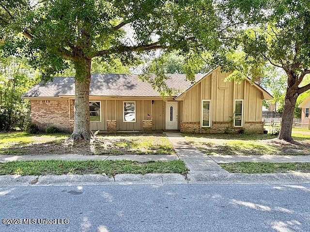 1st image of 1221 King Henry Dr