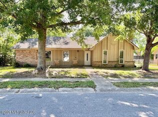 1221 King Henry Dr, Ocean Springs, MS 39564