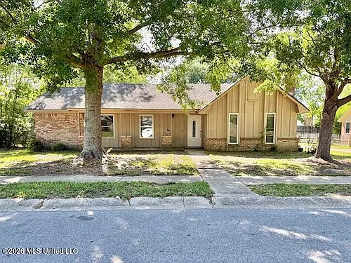 1221 King Henry Dr Photo 1