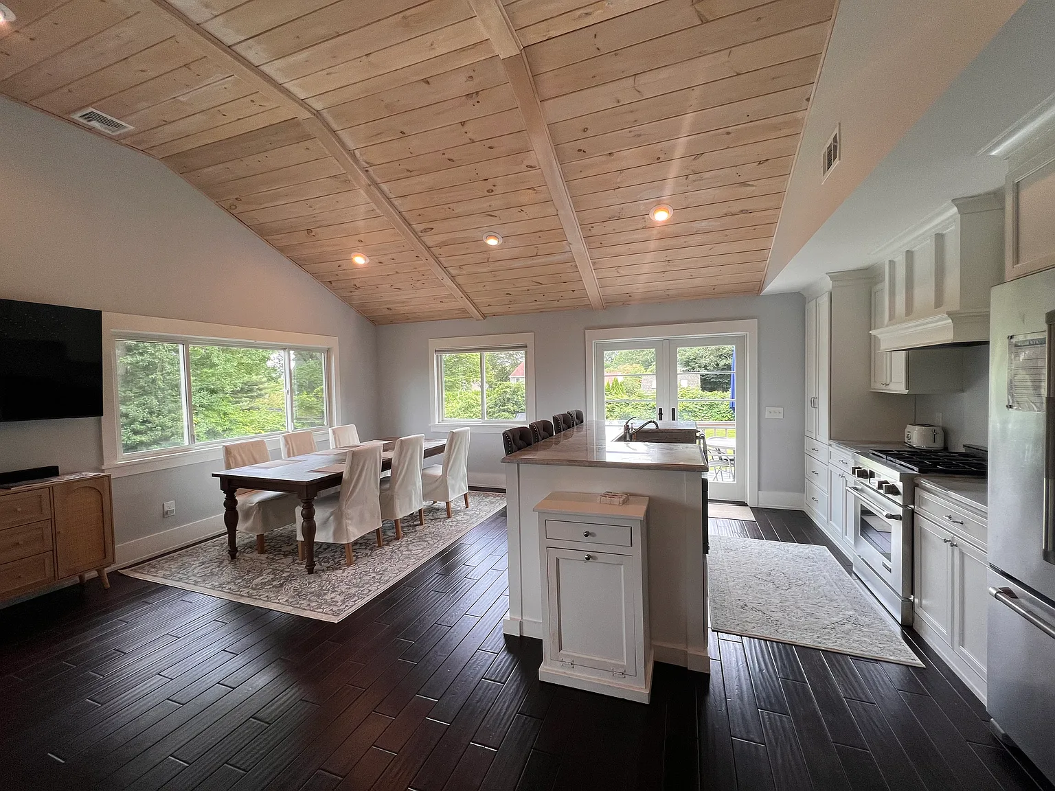 3 bed, 2000 sqft, $5,000 — Photo 3