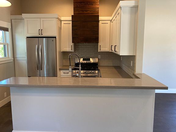 3rd image of 2691 34th St