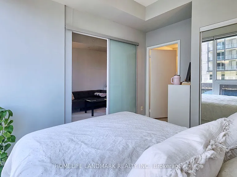19 Western Battery Rd #703 — Photo 15