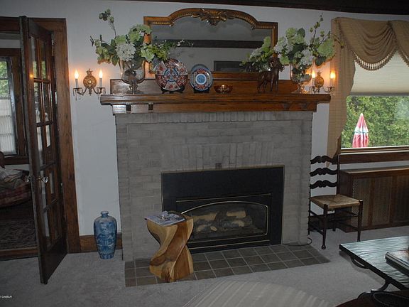 4th image of 78 Yeager Ave