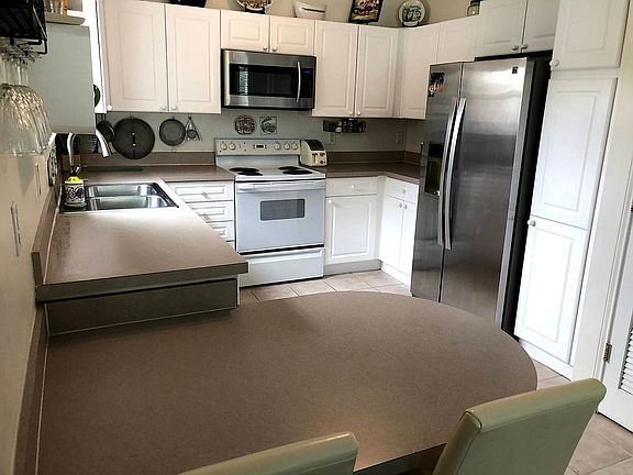 Eat in kitchen with pantry