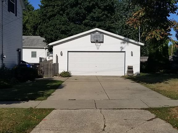 4th image of 801 N Erie St