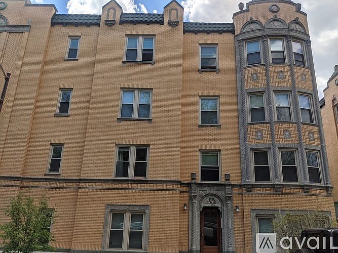 1st image of 3401 W Balmoral Ave APT 2