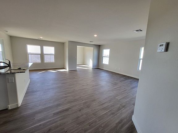 4th image of 1211 W Elm Ave
