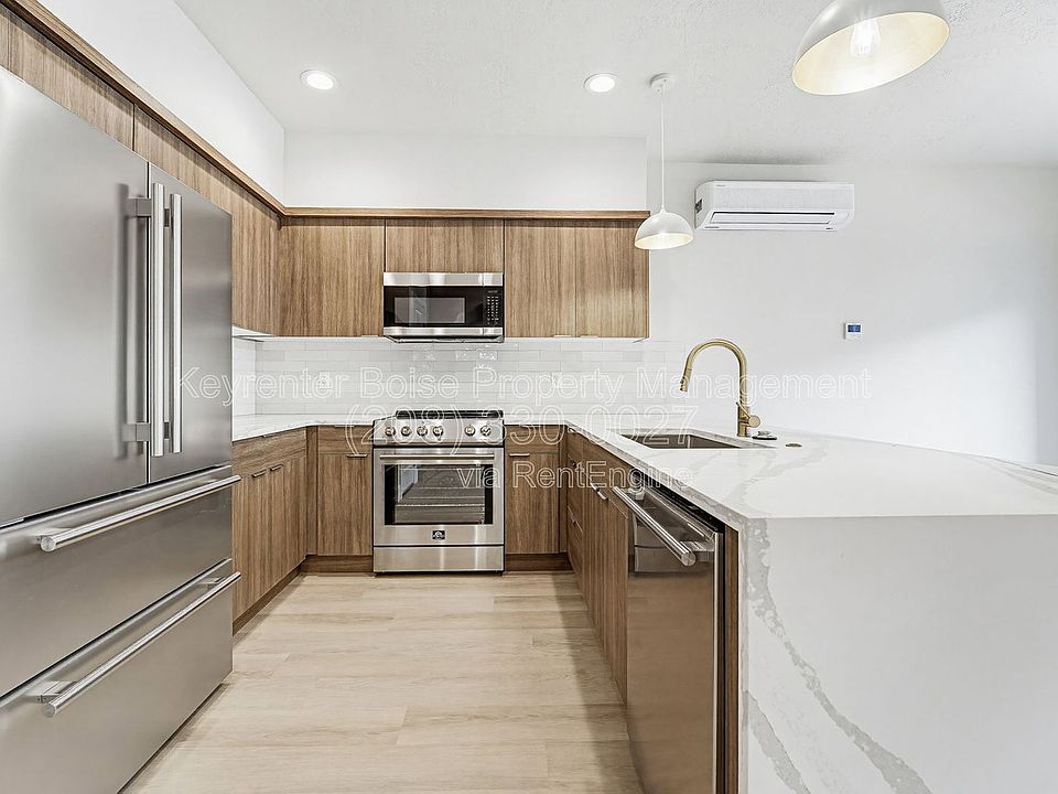 1st image of 4313 N Greentrail Ln