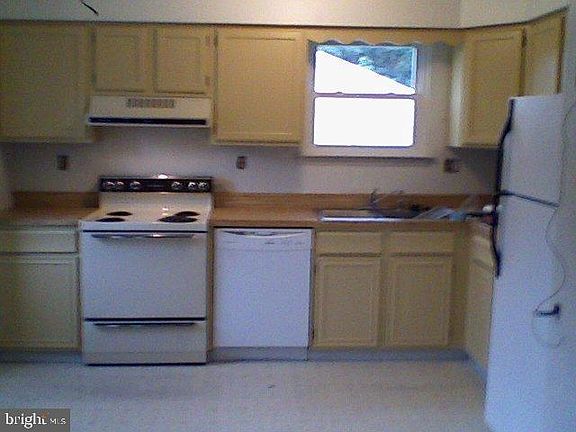 2nd image of 26 Deedre Ln