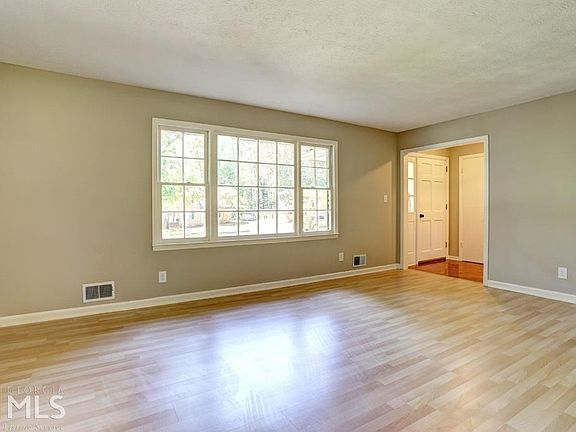 3rd image of 2561 Dean Way