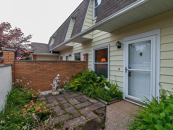 2nd image of 113 Tammany Ct #113
