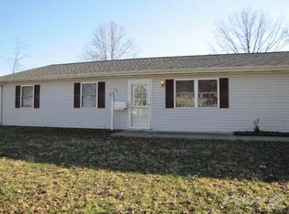 621 N 16th St, Herrin, IL 62948