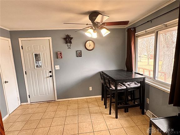 4th image of 905 Old Springfield Rd