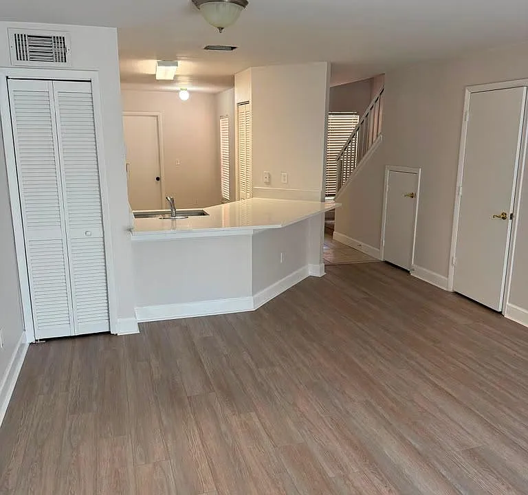 4905 Walden Cir #5