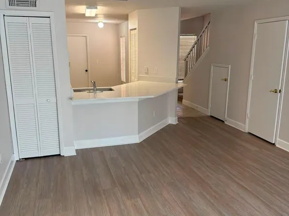 4905 Walden Cir #5, Orlando, FL 32811