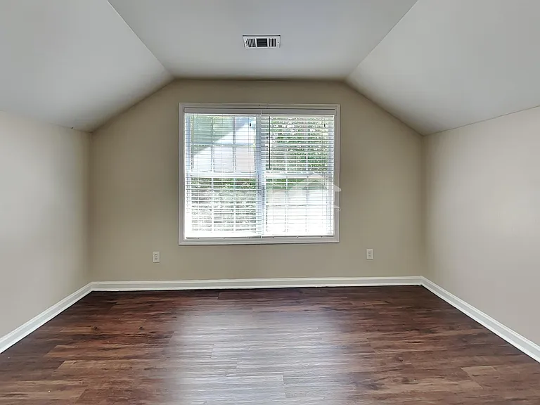 165 Revolutionary Dr — Photo 20