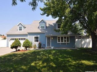 1002 W Halcyon Dr, Murray, UT 84123