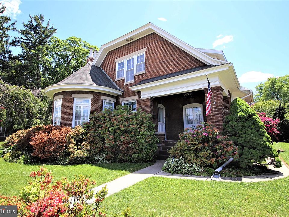 1st image of 834 Potomac Ave