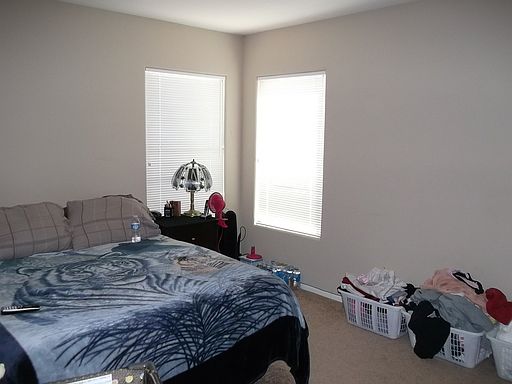 4th image of 132 Gilliflower Ave