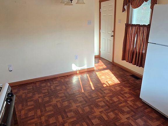 5th image of 8374 Powell Ave