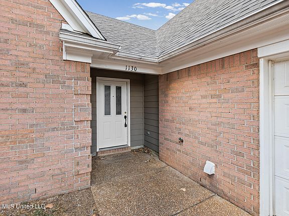3rd image of 1130 Warwick Pl