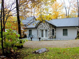 2581 S Sand Lake Rd, Hillsdale, MI 49242
