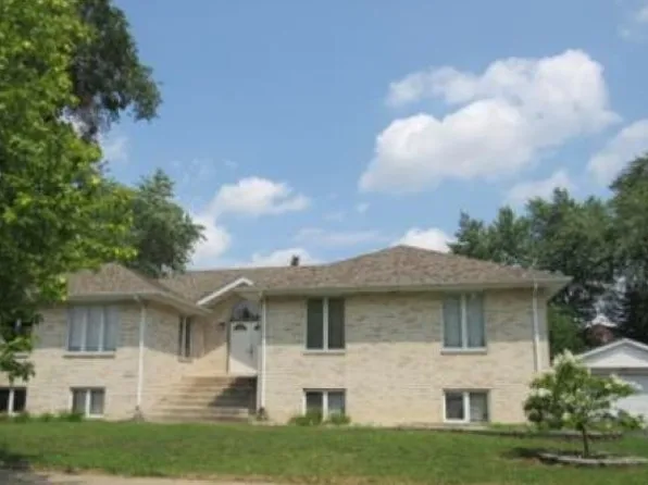 7953 Latrobe Ave, Burbank, IL 60459