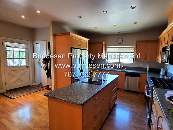 4th image of 906 Lohrman Ln