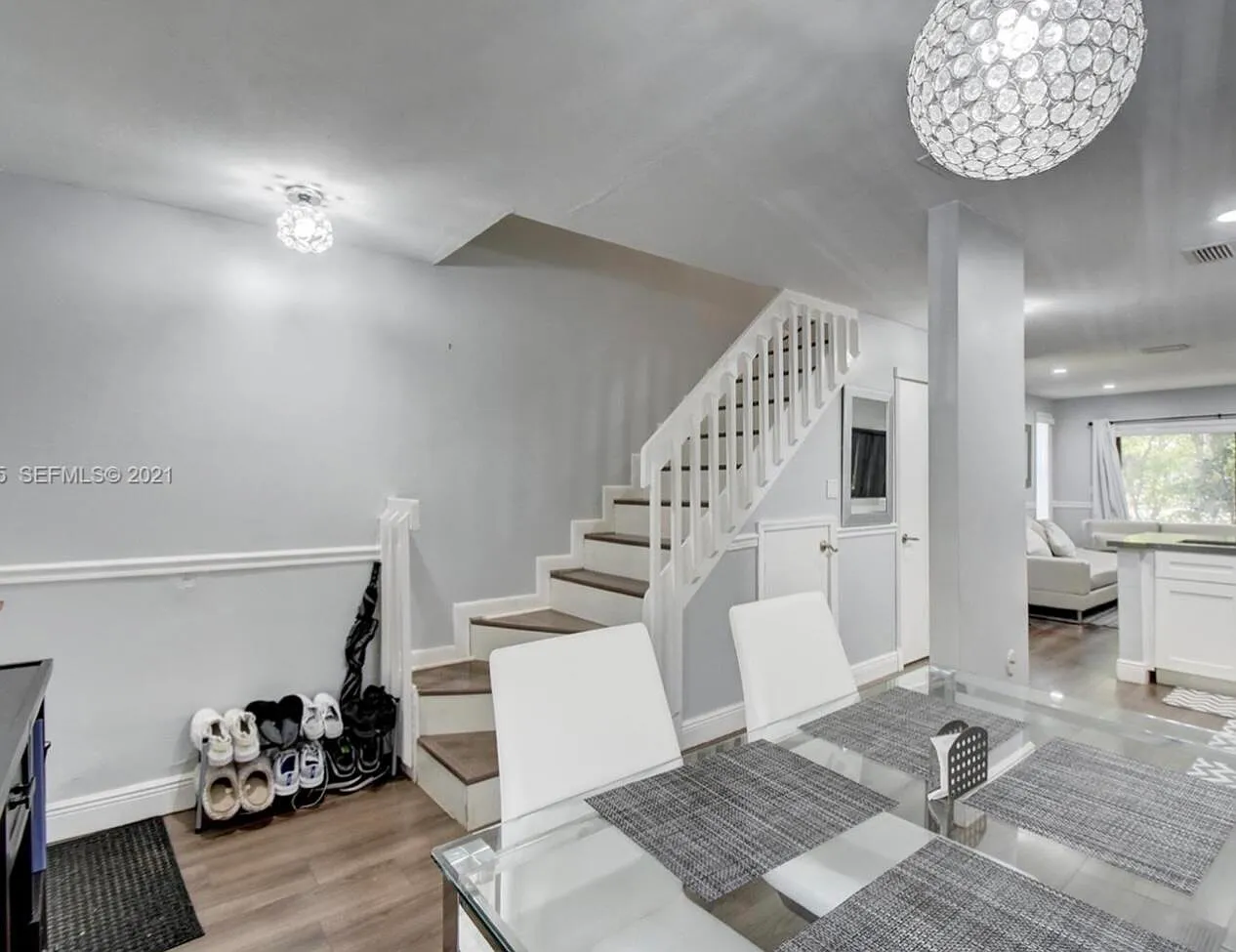 2 bed, 1.5 bath, 988 sqft, $1,995 — Photo 3