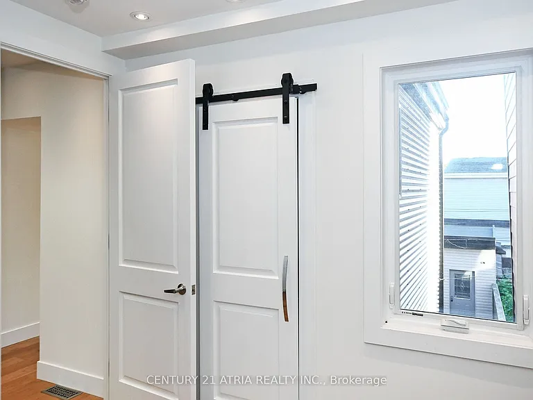 10 Palmerston Ave — Photo 35
