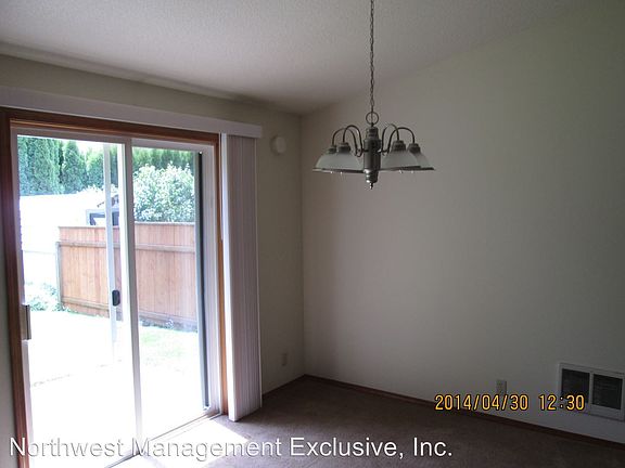 3rd image of 5909 NE 74th Cir