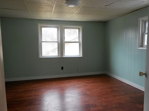 4th image of 855 Washington St
