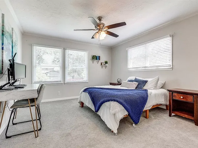 9805 Estate Ln — Photo 29