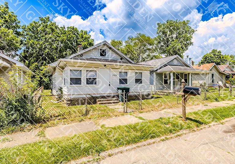 2909 S Franklin St — Photo 1