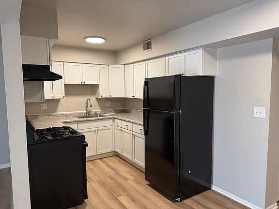 3rd image of 4140 Lindenwood Dr #1C