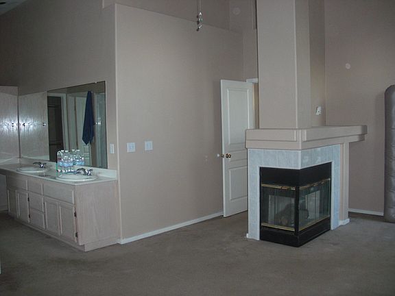 3rd image of 1616 E Parkview Ave