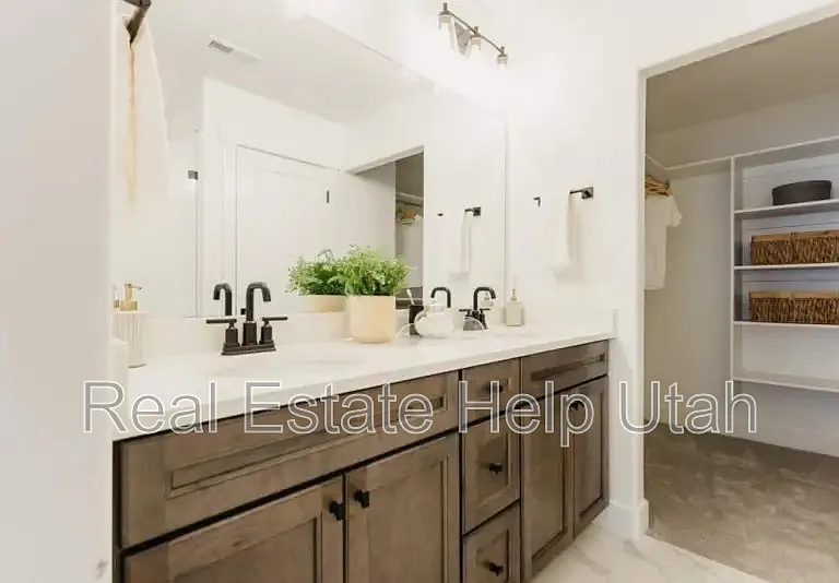 952 W Big Ben Ln #G101 — Photo 4