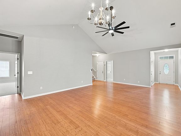 4th image of 212 Chamfort Dr