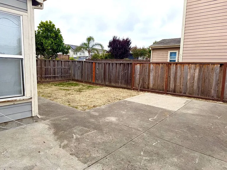 2941 Chavez Ln — Photo 23