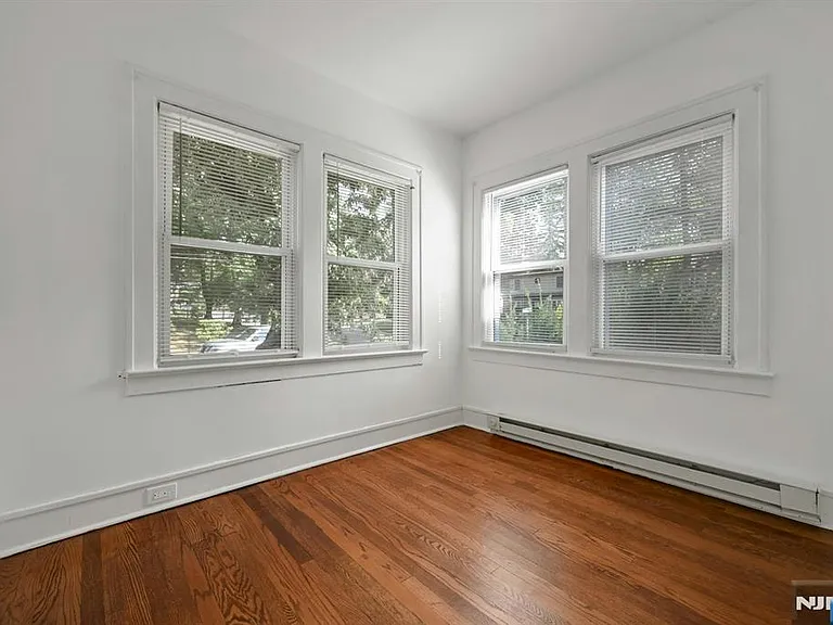 304 Midland Ave #1 — Photo 20