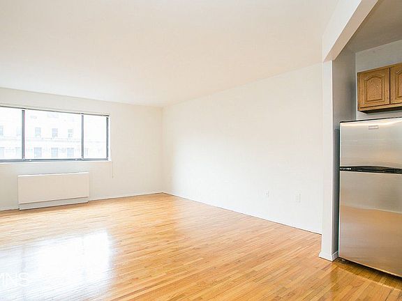 4th image of 309 W 30th St APT 8B