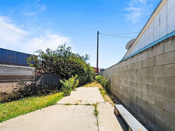 4th image of 24412 Broad Ave